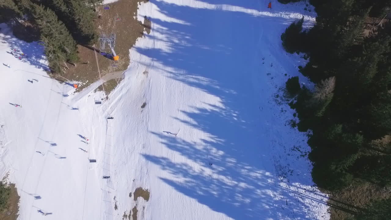 vista aérea del remonte y de la zona de esquí.