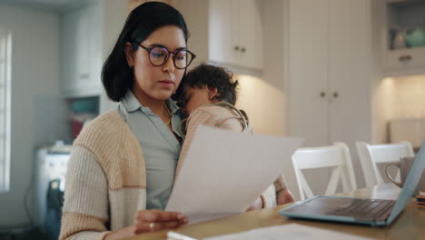 Mother,-baby-and-documents-for-work-from-home