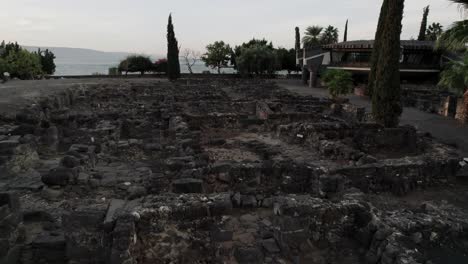 drones israelíes toman fotos de las ruinas arqueológicas de la ciudad antigua