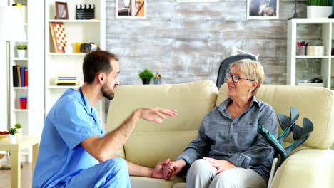 Male-nurse-holding-old-woman-hand-in-nursing-home