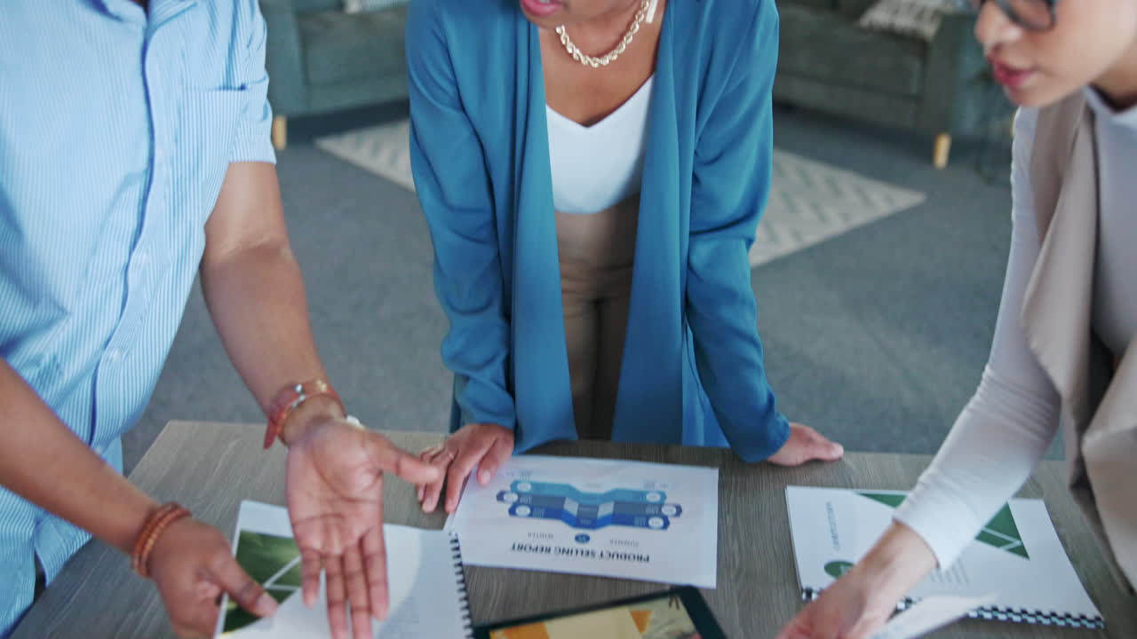 estrategia, trabajo en equipo y documentos con empresas