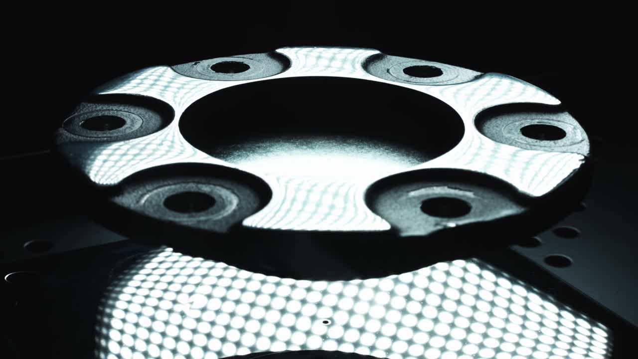 검은 바탕에 4k 추상적인 levitation 플랫폼