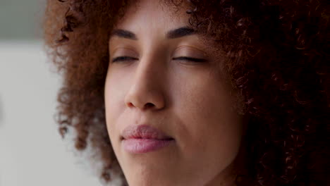 Close-up-view-of-woman-eyes