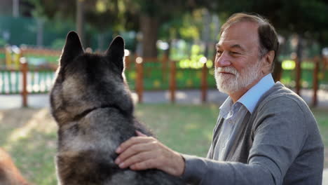 Dueño-De-Mascota-Con-Perro