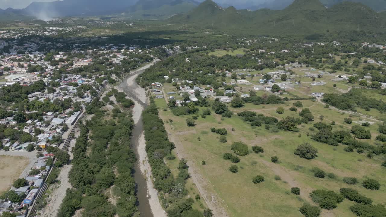 항공: 도미니카 공화국 산의 공개 샷