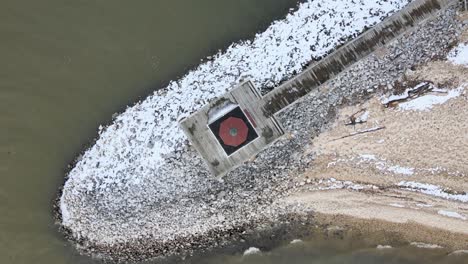 Top-down-shot-of-the-lighthouse-at-Lighthouse-Landing-on-Kentucky-Lake-in-Grand-Rivers,-Kentucky