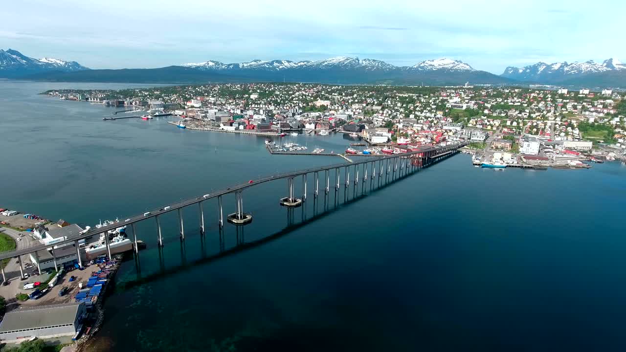 puente de la ciudad de tromsø, noruega imágenes aéreas