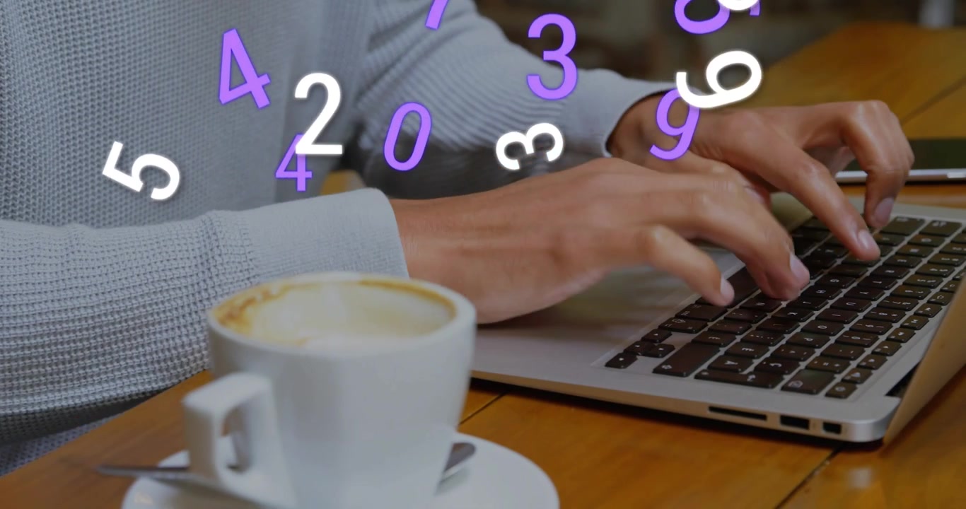Persona che digita, i tasti premuti fanno fluttuare numeri viola sopra le mani e una tazza, visualizzando i dati.
