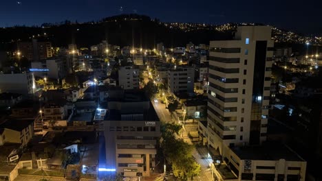Lapso-De-Tiempo-De-Noche-A-Día-De-La-Ciudad-De-Quito-En-Las-Montañas-Andinas-Del-Ecuador