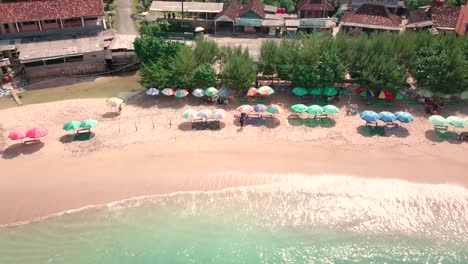 tropical-beach-with-white-sand-and-trees-in-Siung-beach,-Yogyakarta,-Indonesia