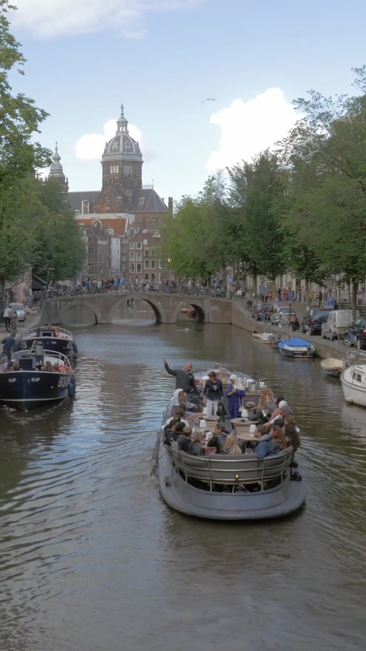 Viaggiare ad Amsterdam in barca