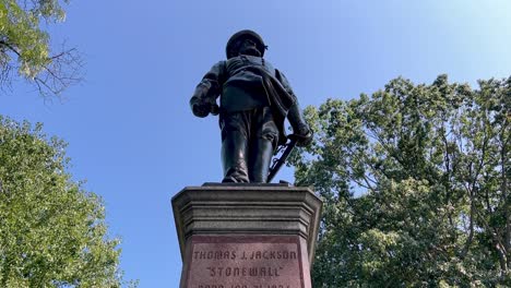 Estatua-De-Stonewall-Jackson-En-Charleston,-West-Virginia,-En-Terrenos-De-La-Capital-Del-Estado