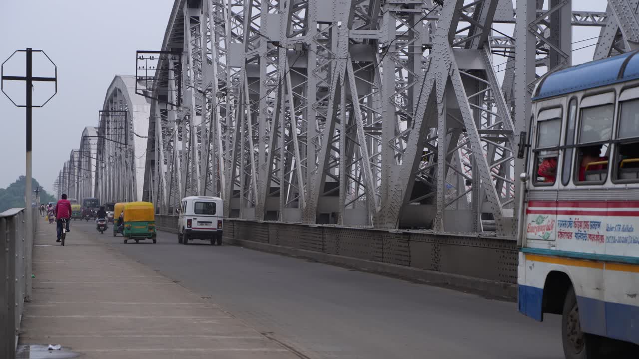 Vivekananda Bridge was built in 1931 by a British company to connect Kolkata and Howrah.