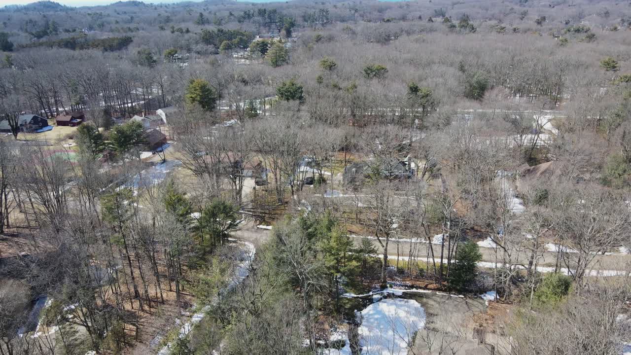 안쪽으로 추적하고 밀면 미시간 호수의 푸른 물 가장자리가 드러납니다.