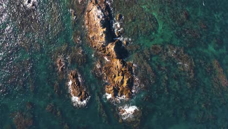 Arrecife-En-El-Océano-Pacífico,-Vista-Aérea-De-Arriba-Hacia-Abajo-4k