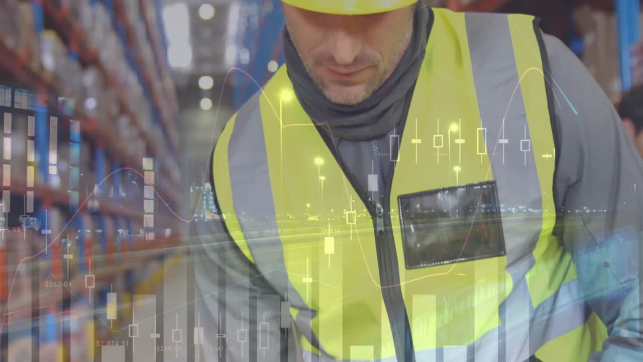 animación de estadísticas y procesamiento de datos sobre el hombre caucásico que trabaja en el almacén