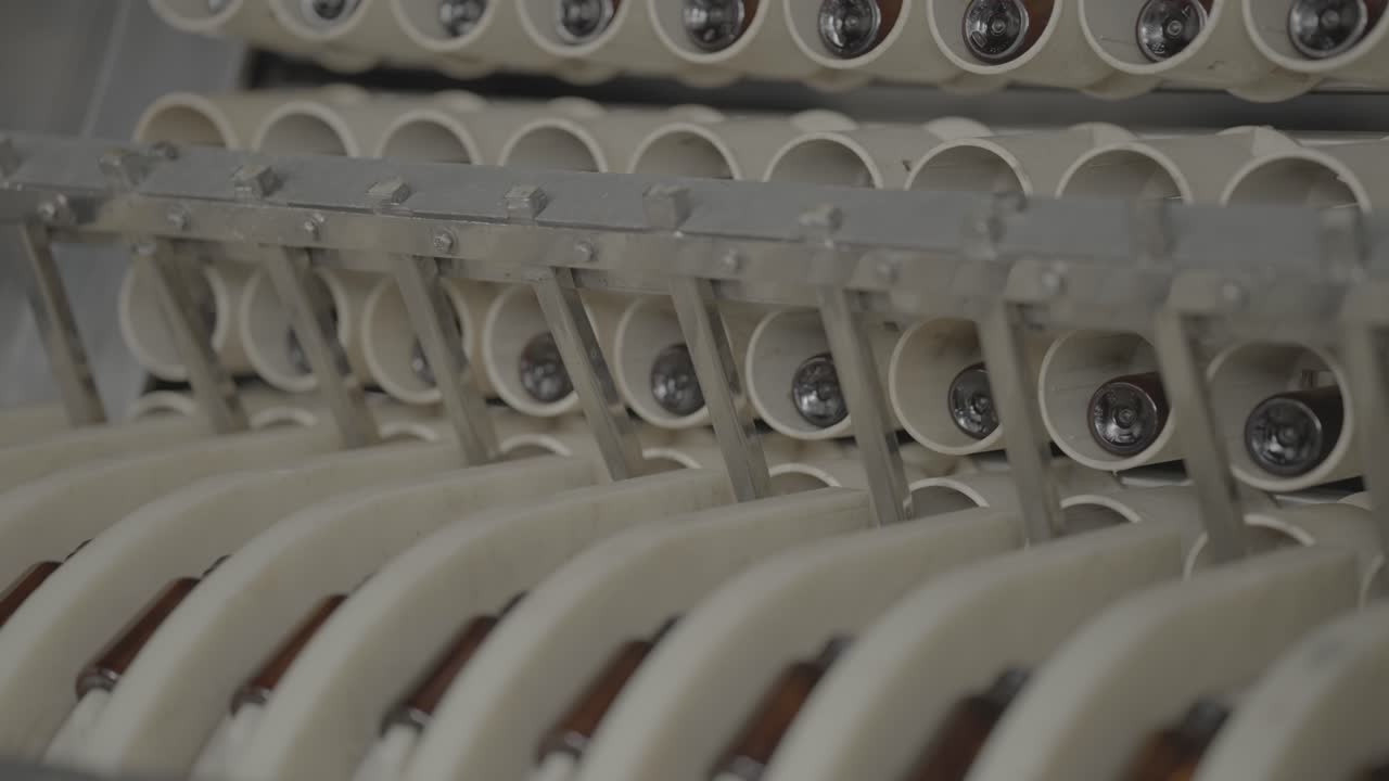 Syrup Bottles getting washed in automatic machine slog fotoage.