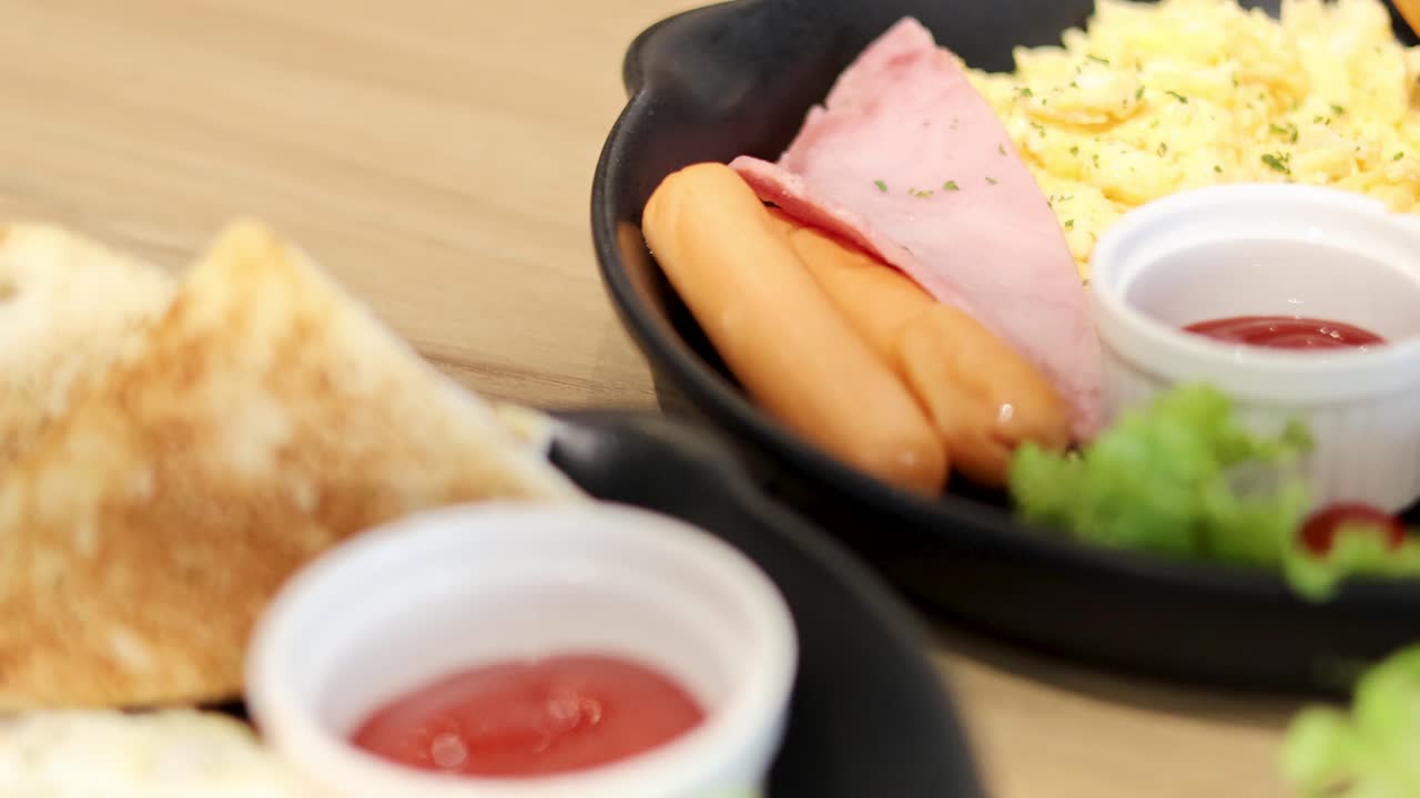 태국에서 맛있는 아침 식사와 러드 요리