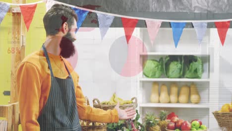 animación del procesamiento de datos financieros sobre un vendedor masculino caucásico en una tienda de comestibles