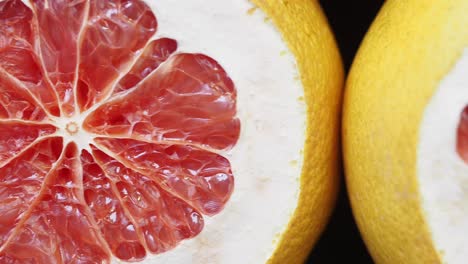 primer plano de una rebanada de pomelo