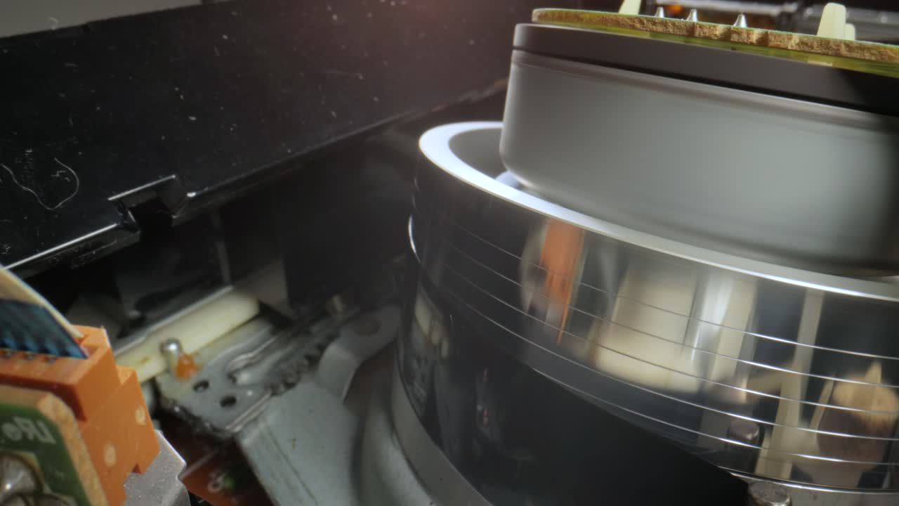 Video helical head vhs mechanism reading a video cassette VHS