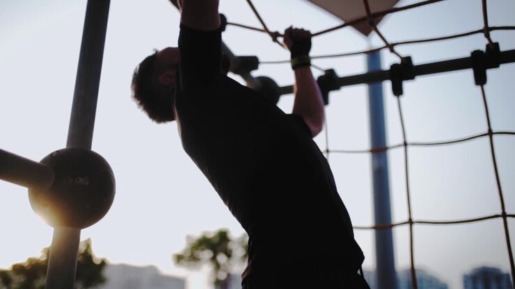 PULL UPS STREET WORK OUT