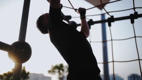 Pull-Ups-Ejercicio-En-La-Calle