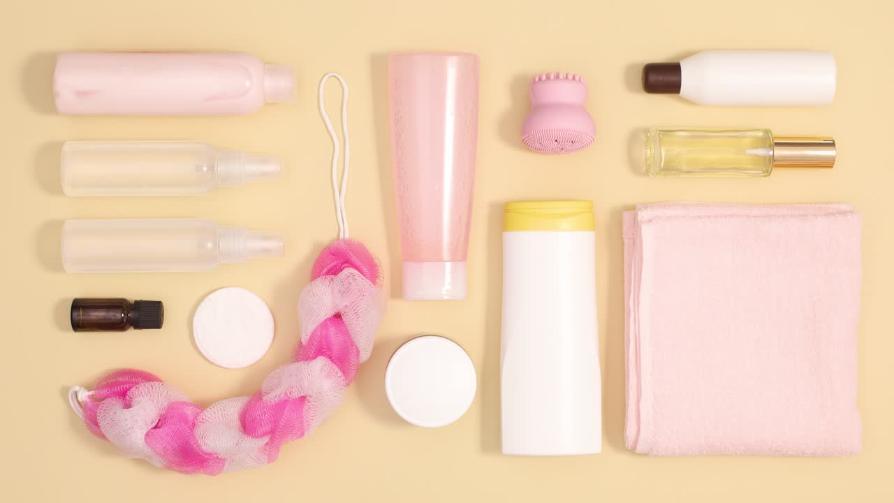 크리에이티브 스파 웰니스 스킨 케어 컴포지션: 베이지색 배경에서 움직여, 스 모션