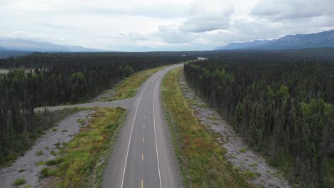 hermosa autopista en alaska