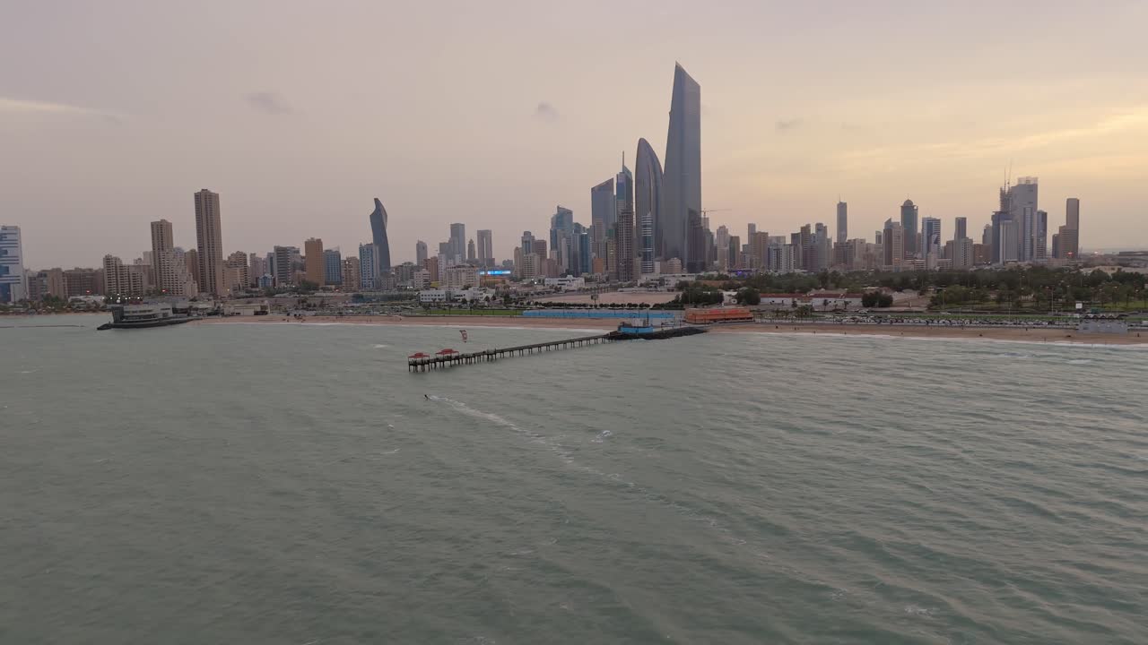 vista aérea de la ciudad de kuwait por un avión no tripulado