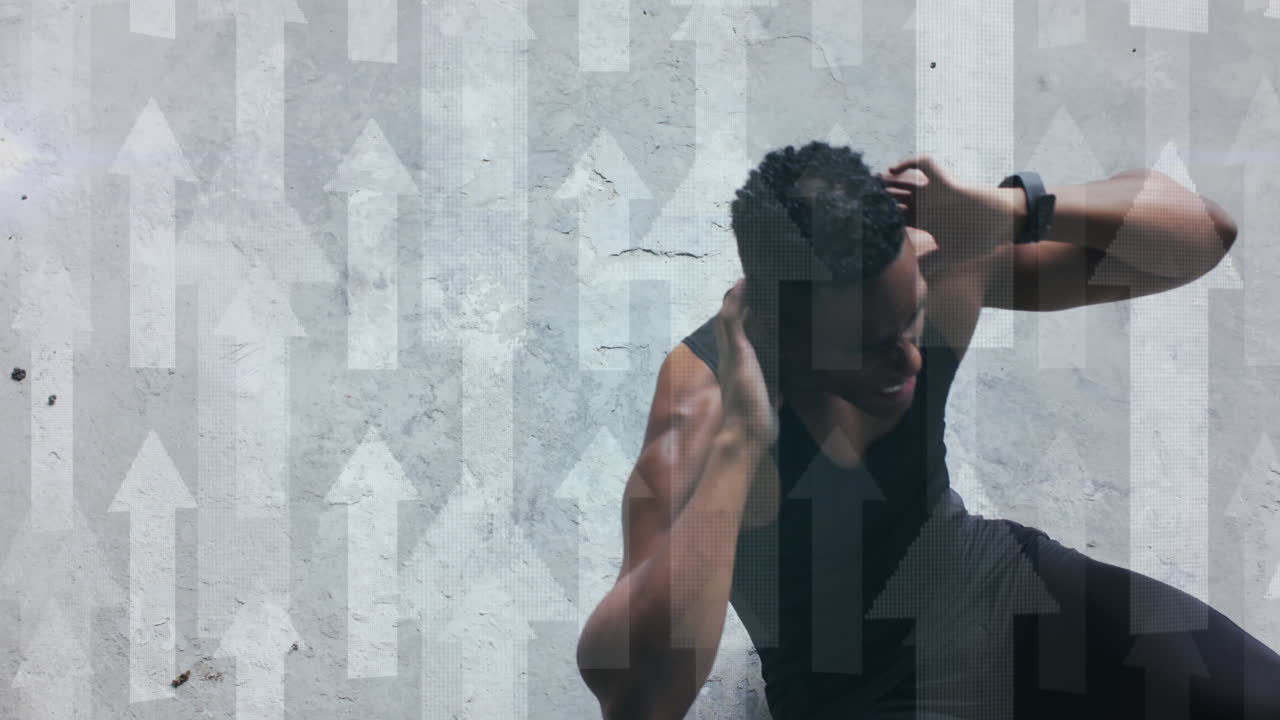 flechas múltiples contra un hombre afroamericano que realiza ejercicios de abdominales en el gimnasio