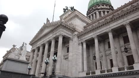 Toma-De-Mano-Congreso-Nacional-De-Arquitectura-De-La-Nación-Argentina,-Horizonte-Lluvioso