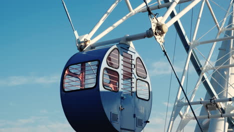 Blue-ferris-wheel-turning-on-a-sunny-day