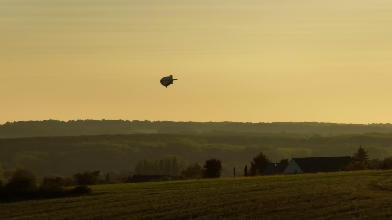 항공기로 여행하는 것을 경험하는 것