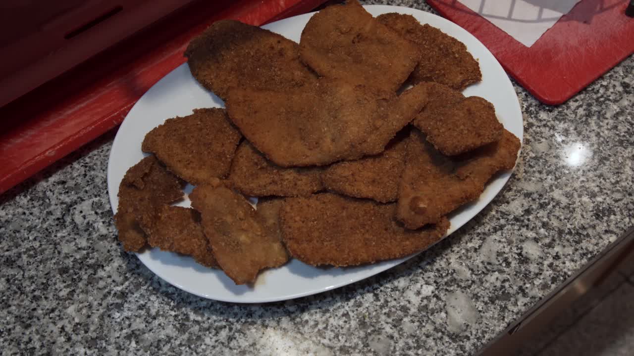 부 ⁇  카운터에 칠면조  ⁇ 김 스테이크와 함께 트레이