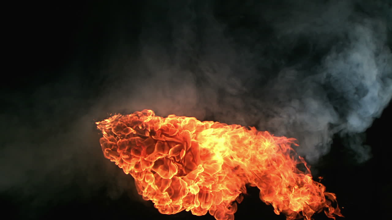 gran bola de fuego en el aire