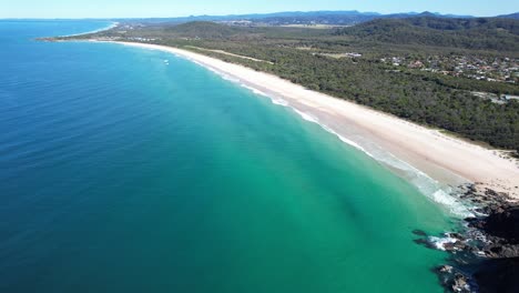 Amazing-View-of-Maggies-Beach,-Norries-Headland,-and-Cabarita-Beach,-Tweed-Shire,-Bogangar,-Northern-Rivers,-New-South-Wales,-Australia-Aerial-Pull-Back