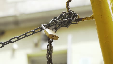 a lock and chain for security in mexico city