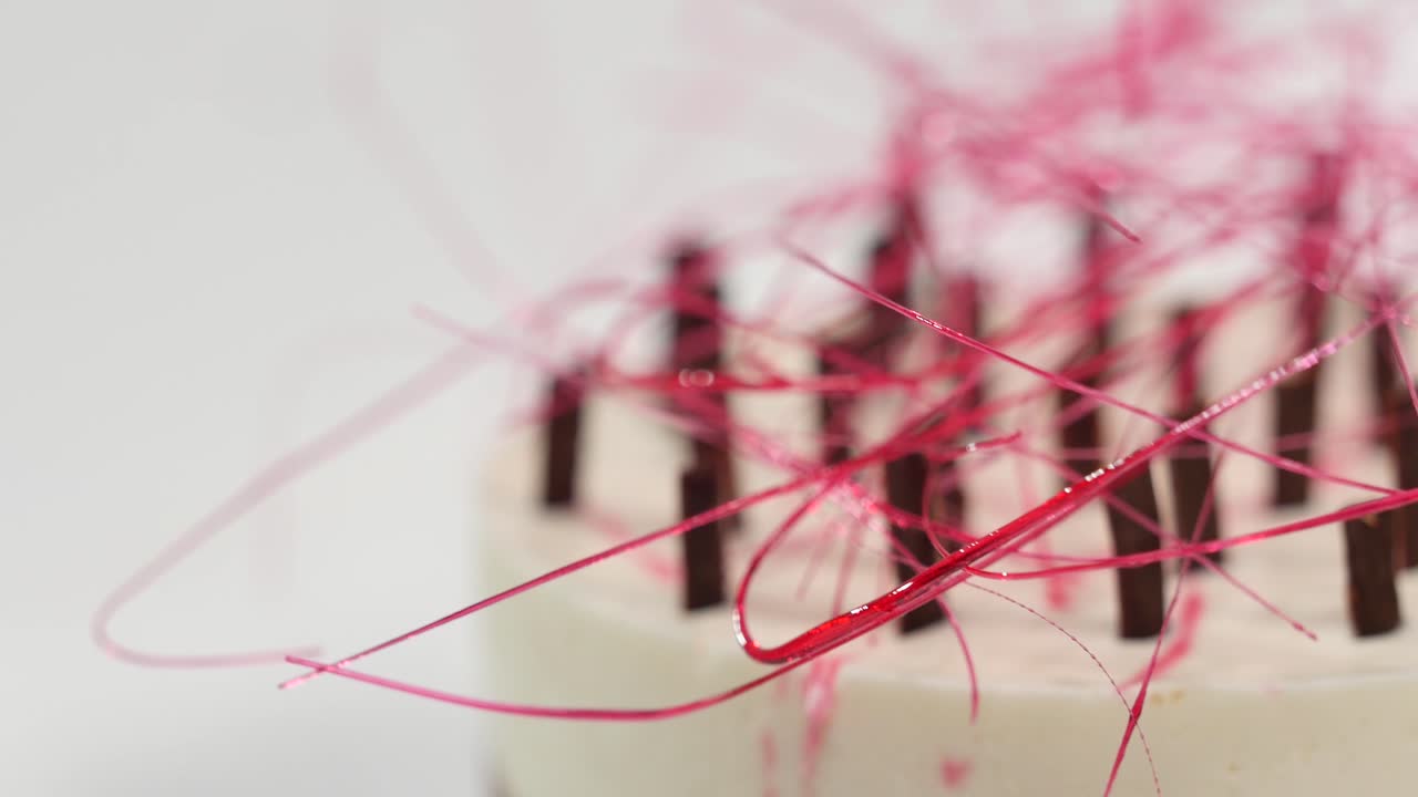 분홍색 줄무 를 가진 장식 브러쉬 의 클로즈업