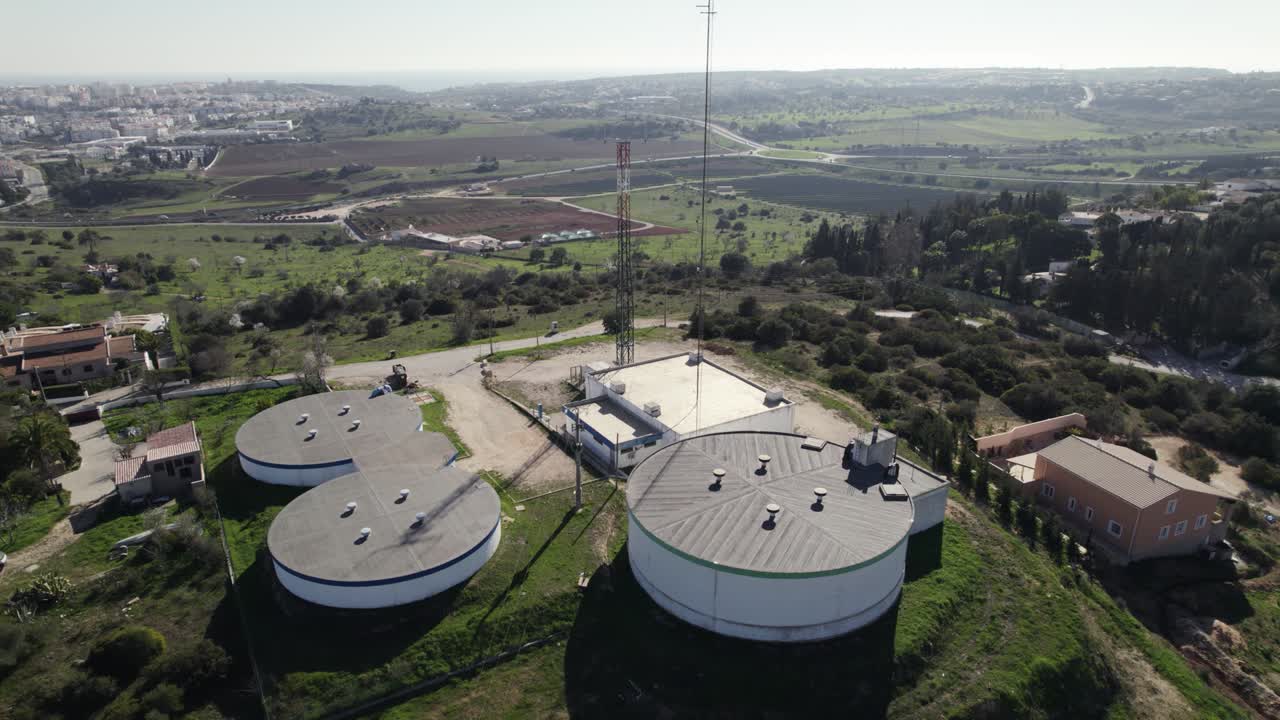 공중 도 산업용 물 저장 크, 산 꼭대기, 포르투갈 시골, 알가르베