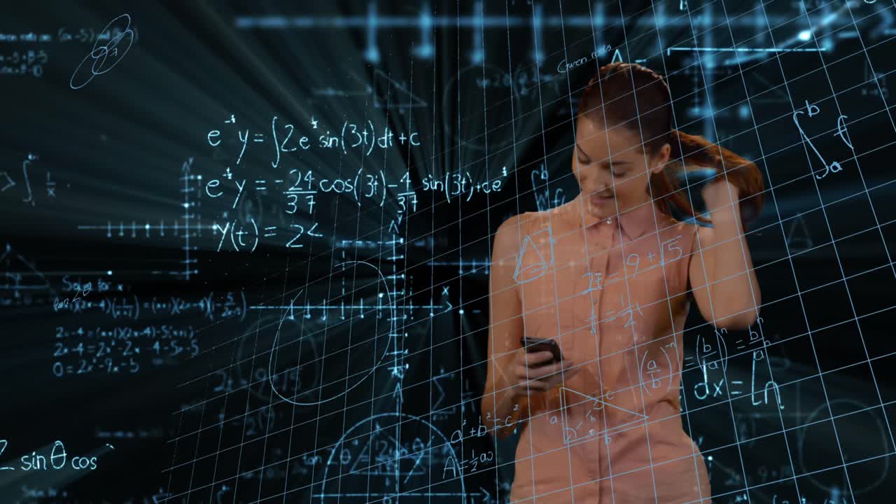 animación de una mujer de negocios caucásica sobre ecuaciones matemáticas en fondo negro