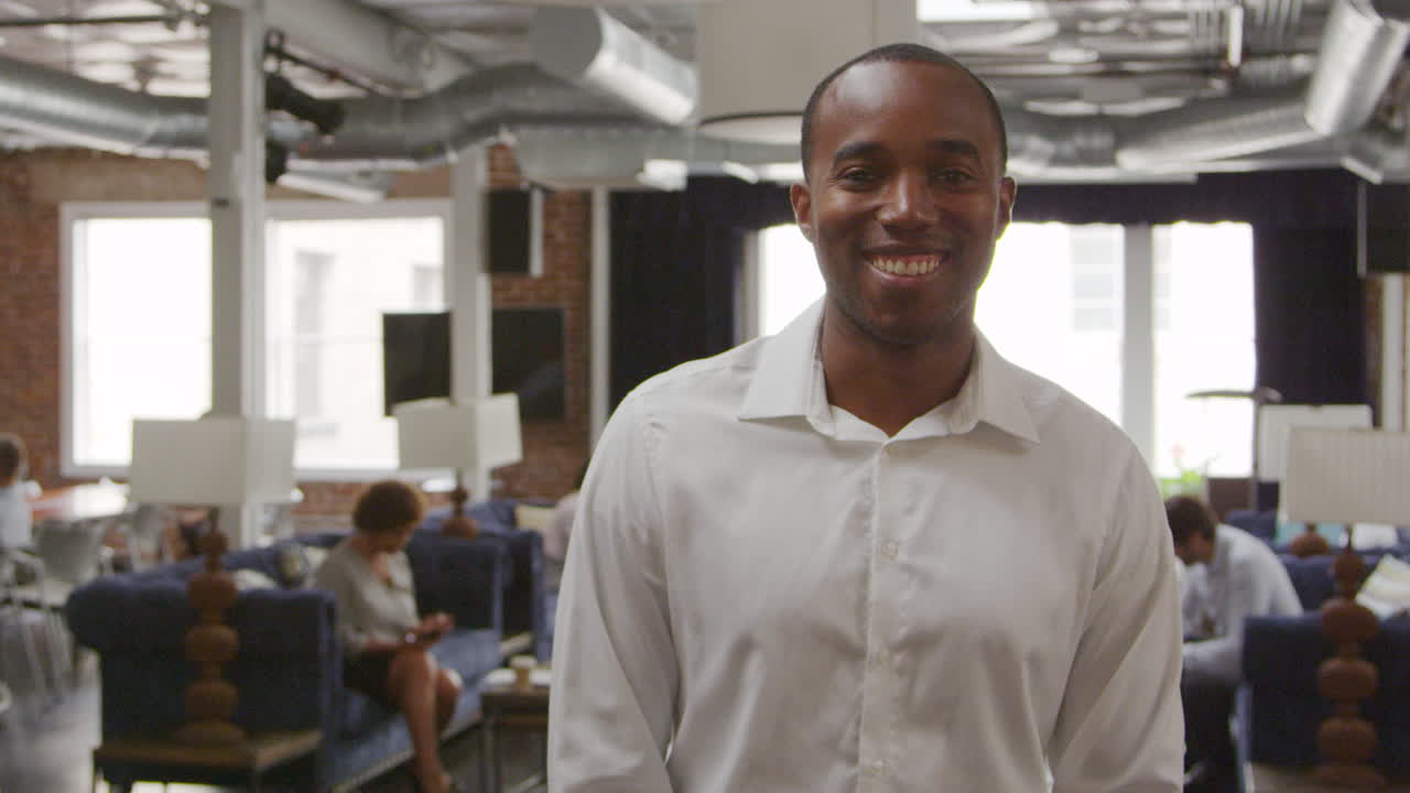 retrato de un hombre de negocios en la oficina filmado en r3d