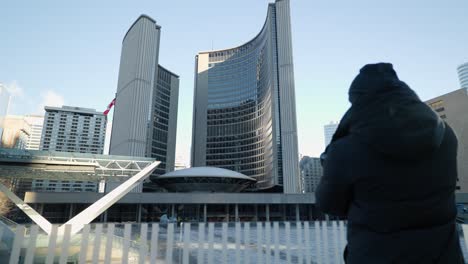 Toronto-Rathaus-Und-Nathan-Phillips-Square-An-Einem-Kalten-Wintermorgen