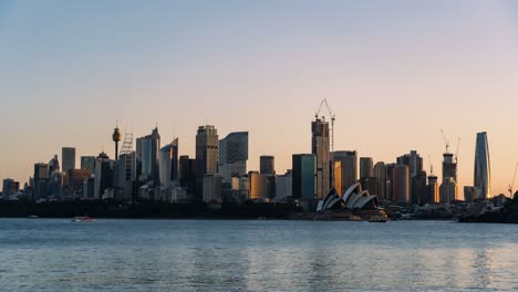 Timelapse-De-Día-A-Noche-Del-Puerto-De-Sydney-Y-La-ópera-En-Un-Día-Claro-De-Verano