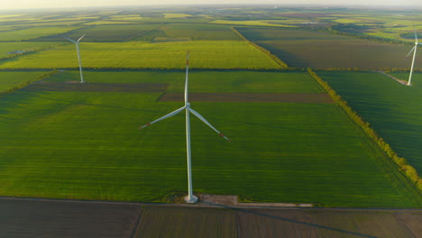 Vista-Aérea-De-La-Granja-De-Molinos-De-Viento-Generando-Energía.-Turbinas-Eólicas-Que-Producen-Energía.