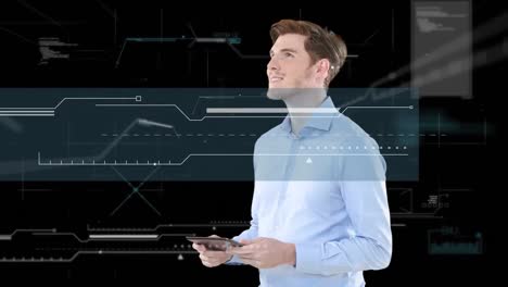 animación del procesamiento de datos sobre un empresario caucásico sonriente que usa una tableta