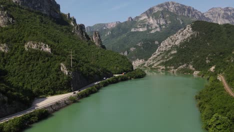 Drone-view-of-the-long-Neretva-river-passing-through-the-canyon,-Bosnia