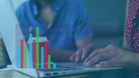 Animación-De-Datos-De-Procesamiento-De-Gráficos-Sobre-Colegas-Felices-Y-Diversos-En-Una-Reunión-De-Oficina