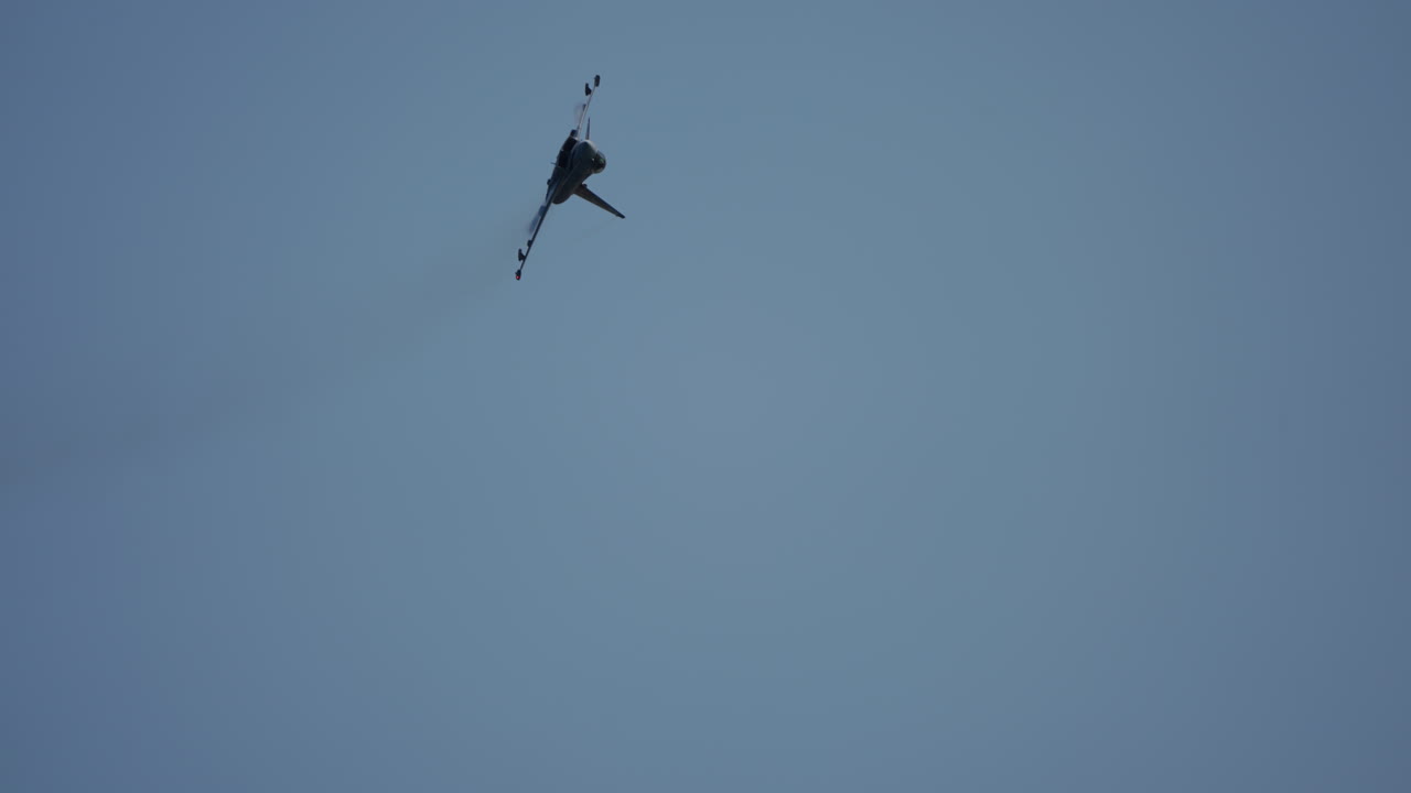 하늘을 나는 전투기