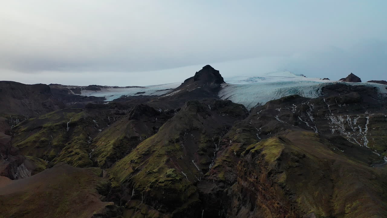 아이슬란드 남부의 숨겨진 협곡의 놀라운 자연 풍경 - 드론 촬영
